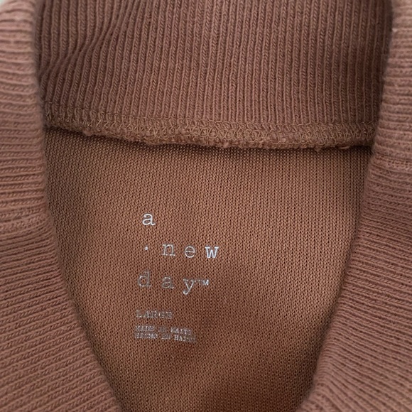 Target mock neck tank - Picture 3 of 3